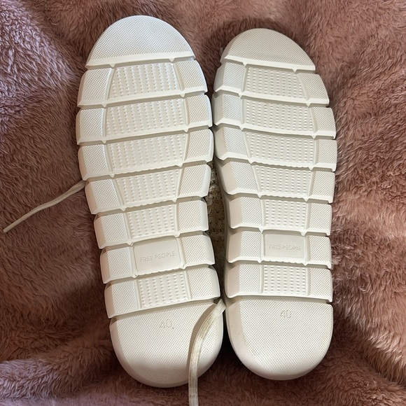 NWOB FREE PEOPLE Catch Me If You Can Sneakers - Picture 3 of 3